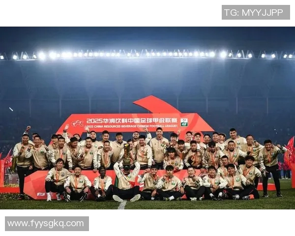 足球场上的铁人传奇那些非常耐踢的足球明星们的拼搏与坚持