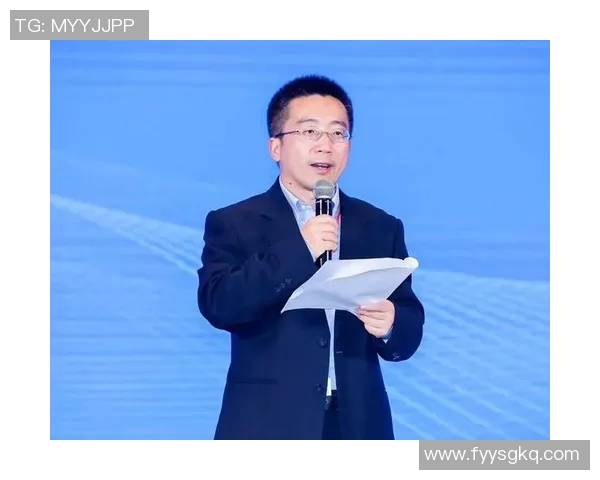 足球明星晏翔的个人简历与精彩照片展示，了解他的职业生涯与成就