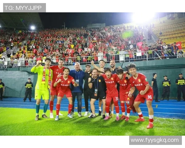 中国球迷热议足球明星背后的故事与影响力